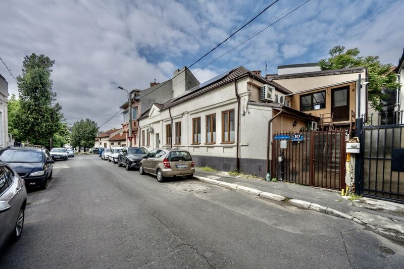 Cartierul Evreiesc, casa 3 camere pivnita si mansarda open space.