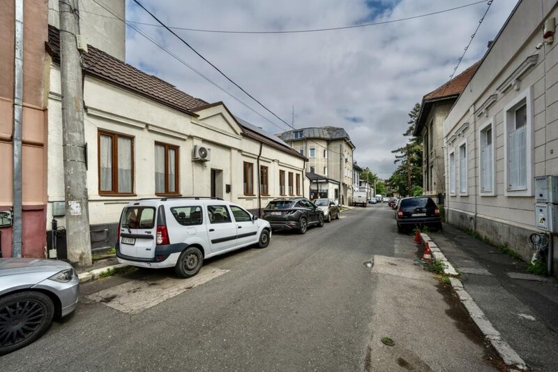 Cartierul Evreiesc, casa 3 camere pivnita si mansarda open space.