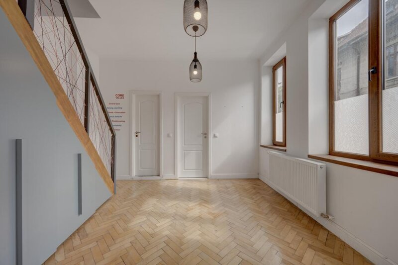 Cartierul Evreiesc, casa 3 camere pivnita si mansarda open space.