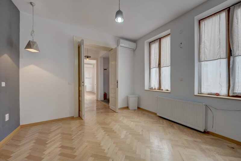Cartierul Evreiesc, casa 3 camere pivnita si mansarda open space.