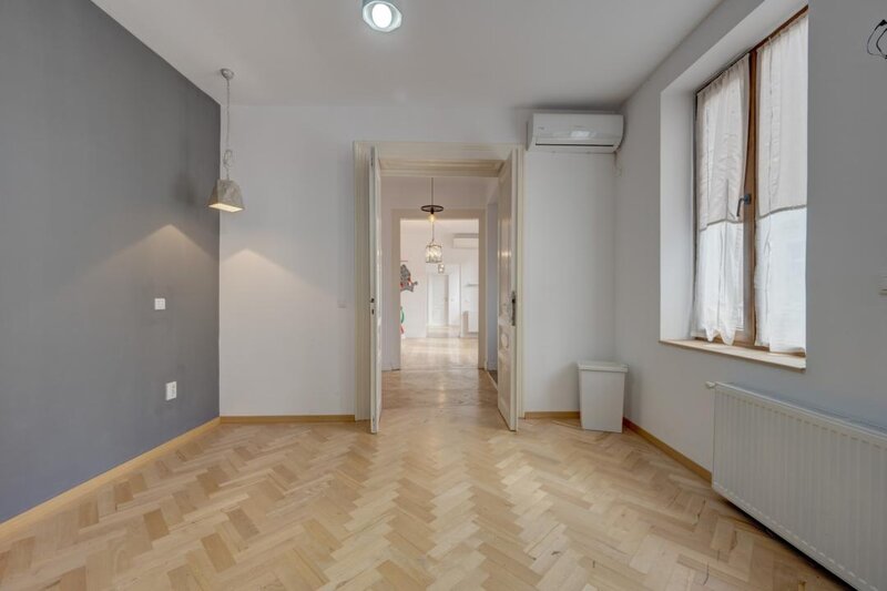 Cartierul Evreiesc, casa 3 camere pivnita si mansarda open space.