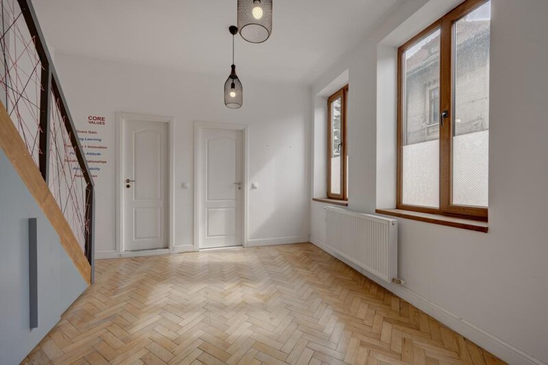 Cartierul Evreiesc, casa 3 camere pivnita si mansarda open space.