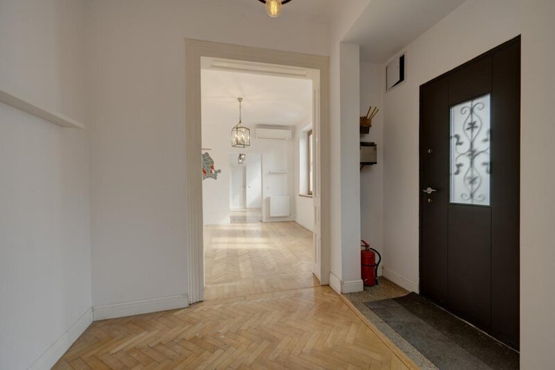 Cartierul Evreiesc, casa 3 camere pivnita si mansarda open space.