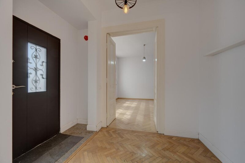 Cartierul Evreiesc, casa 3 camere pivnita si mansarda open space.